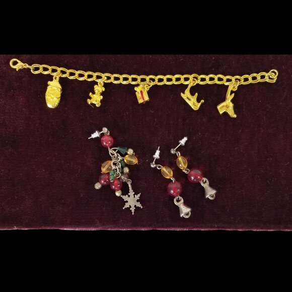 Vtg Holiday Christmas Jewelry Bundle of Earrings & a Charm Bracelet - Picture 4 of 7